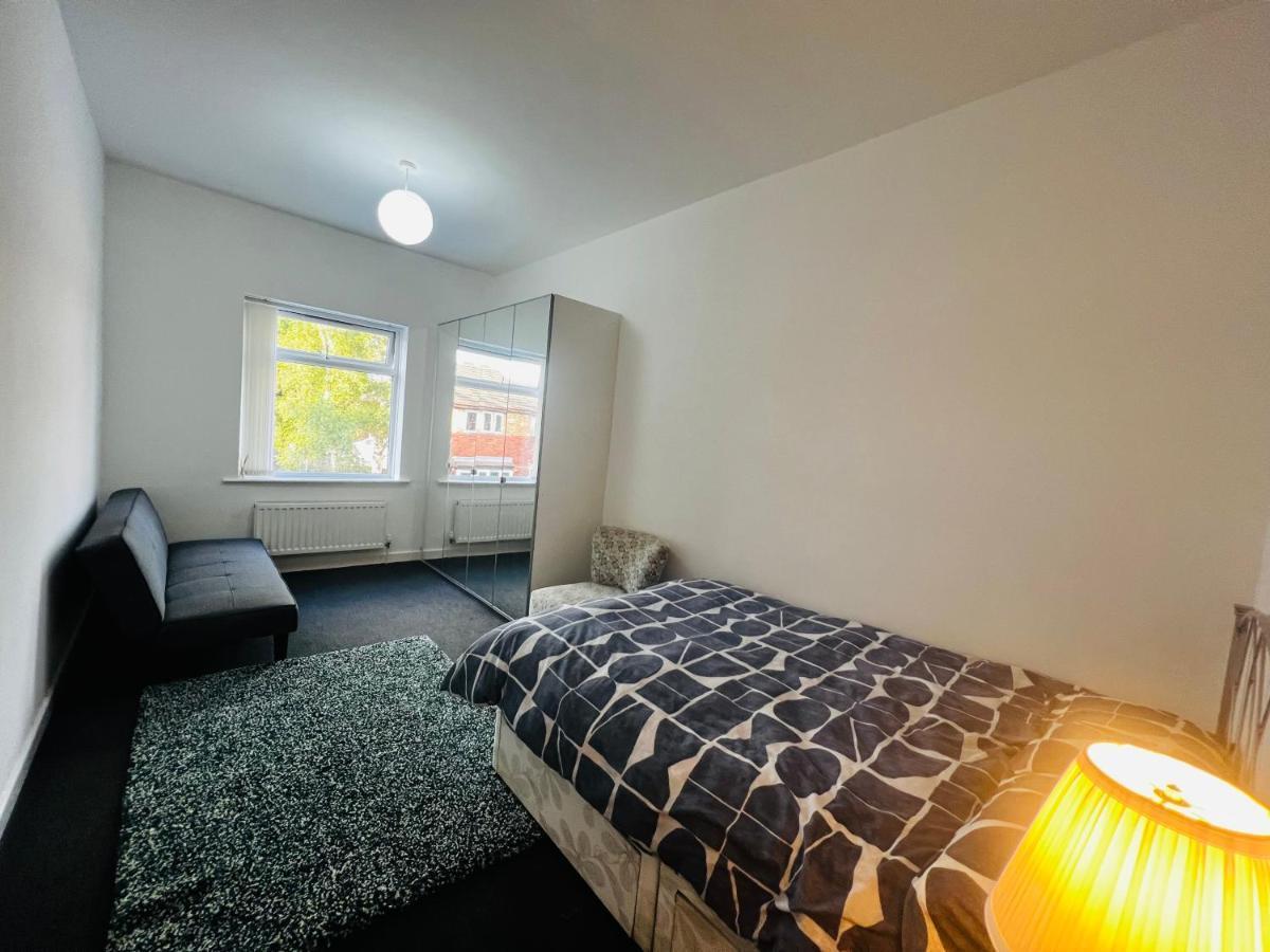 Liberty Inn Room With Sharing Toilet And Kitchen Liverpool Buitenkant foto