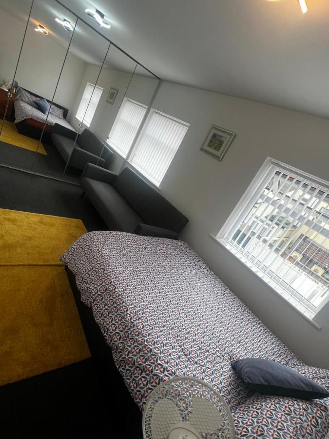 Liberty Inn Room With Sharing Toilet And Kitchen Liverpool Buitenkant foto